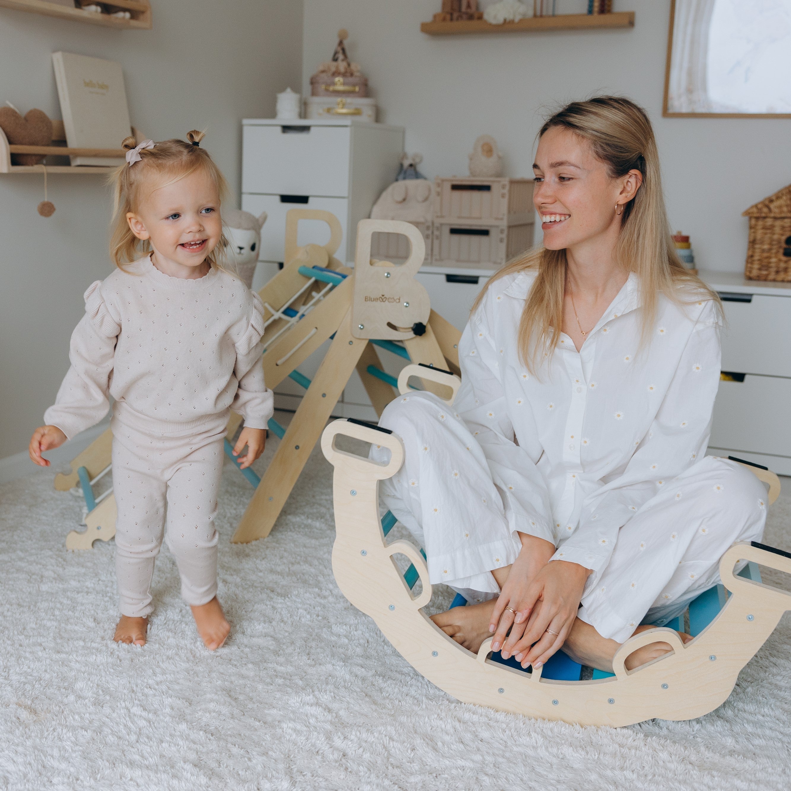 Why Do Pediatricians Strongly Recommend the Pikler Triangle for Enhancing Gross Motor Skills in Toddlers?