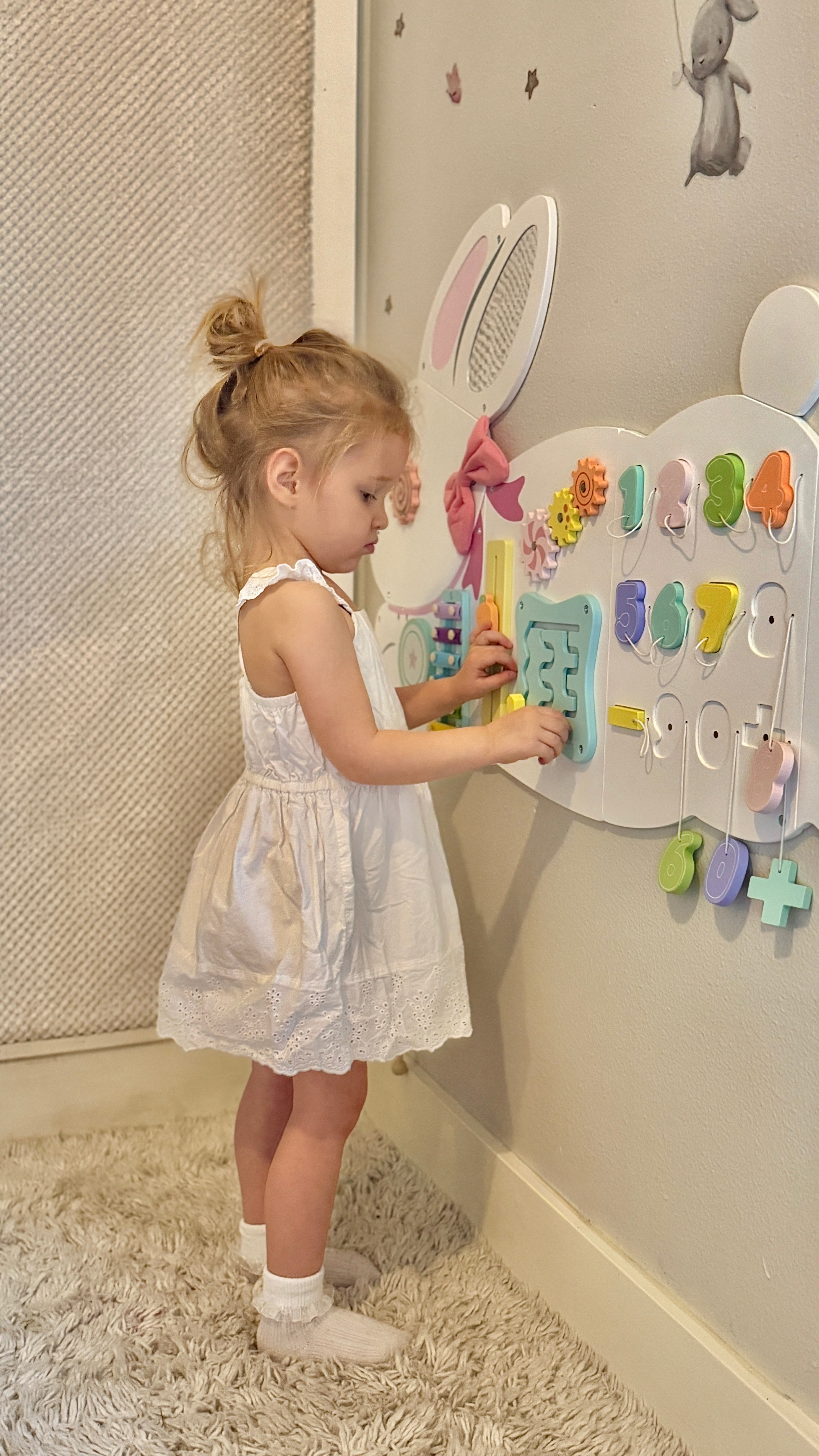 Screen-Free Exploration: Illuminating a Child's Natural Focus with Montessori Wisdom